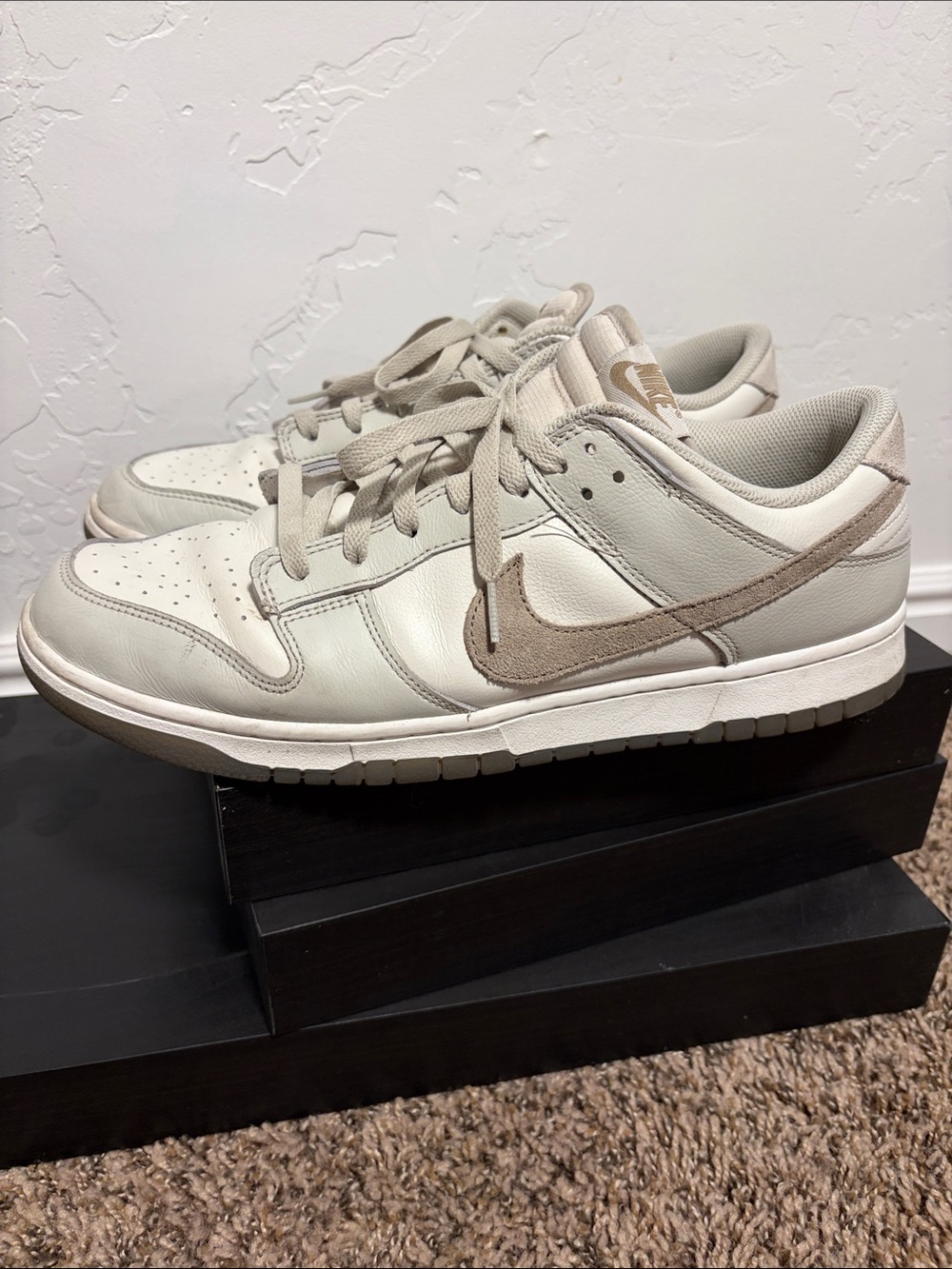 Nike Men’s Low Dunk Retro SE in Phantom Khaki , Sneakers Off-White & Beige